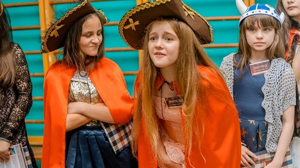 Квест на 8 марта для детей «Ночь в музее»: великие женщины мировой истории сражаются за звание самой красивой.